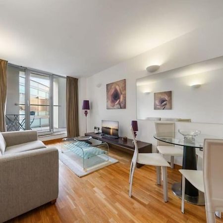 Stylish And Very Central Apartment With Balcony London Luaran gambar