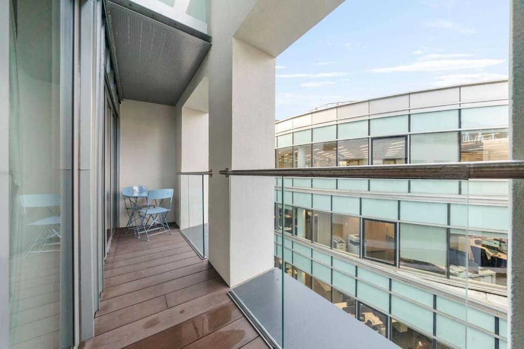 Stylish And Very Central Apartment With Balcony London Luaran gambar